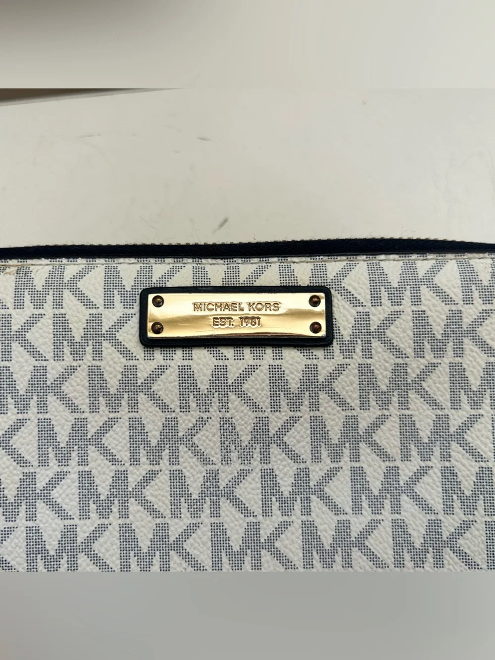 Michael Kors White & Navy Signature Logo Wristlet with Gold Plate